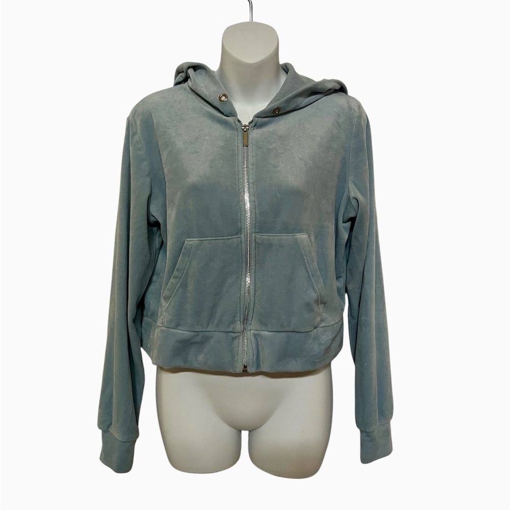 No Boundaries XL (15-17) Icy Blue Velvet Flu Zip Hoodie
Pockets